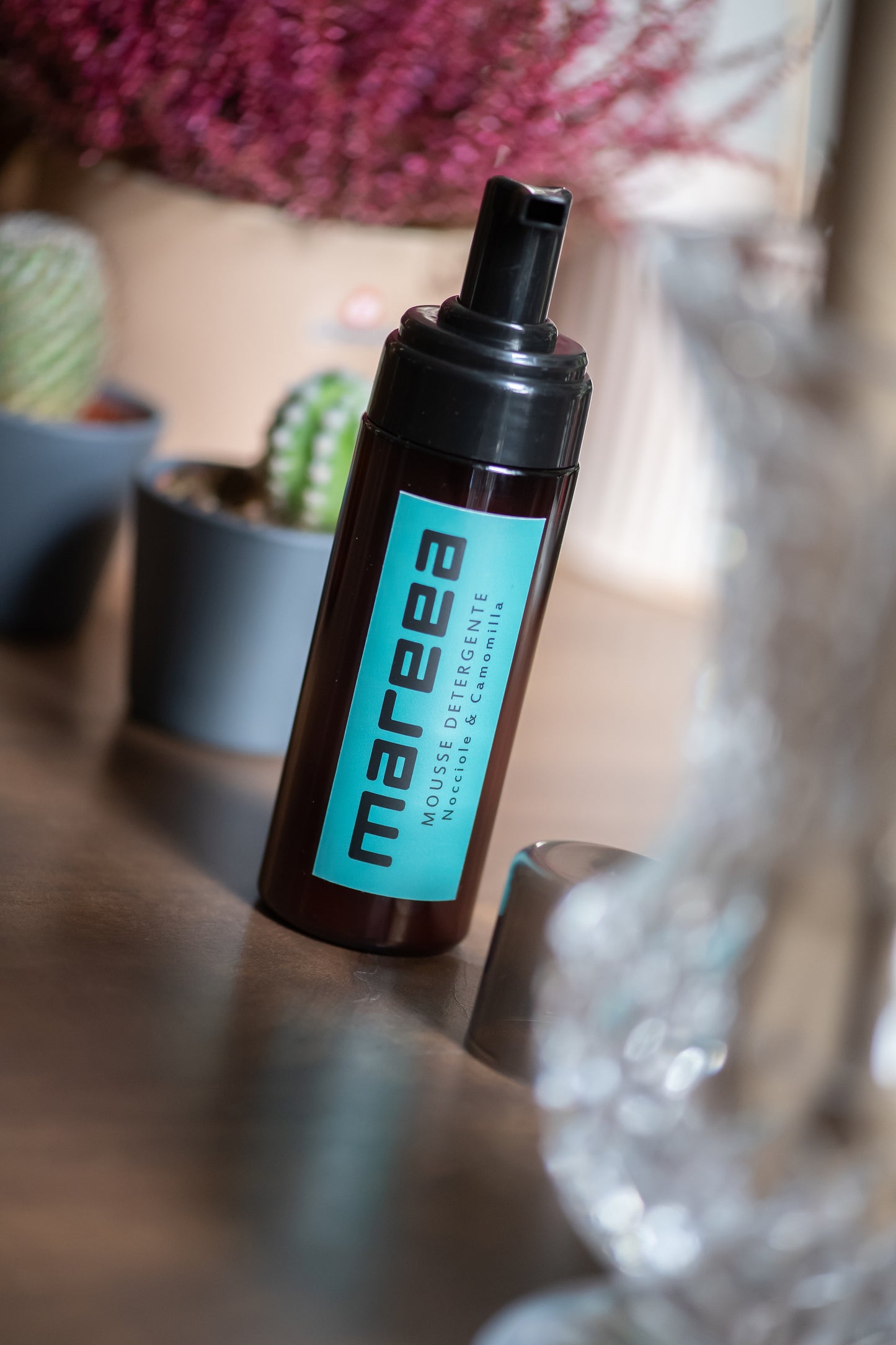 mousse detergente alla nocciola e alla camomilla