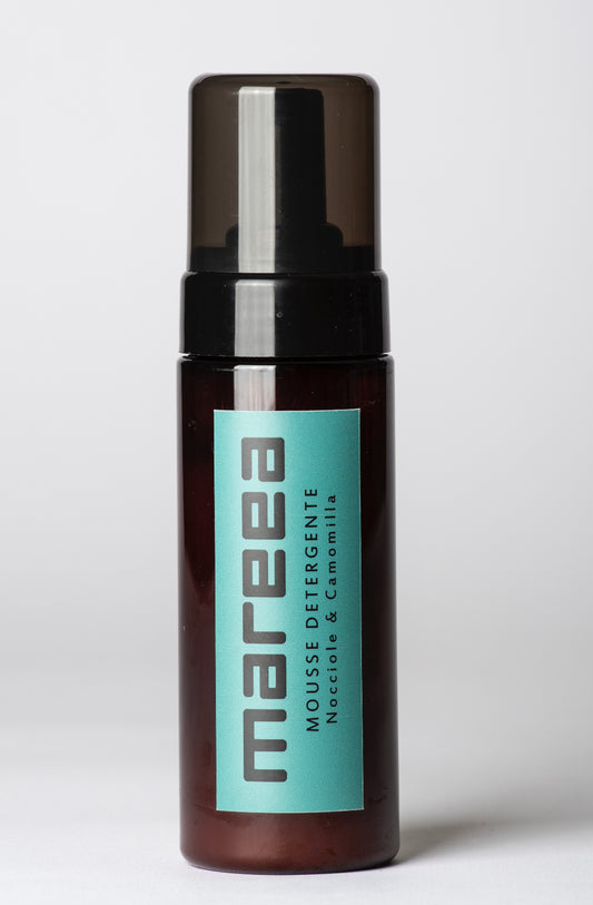 mousse detergente alla nocciola e la camomilla mareea